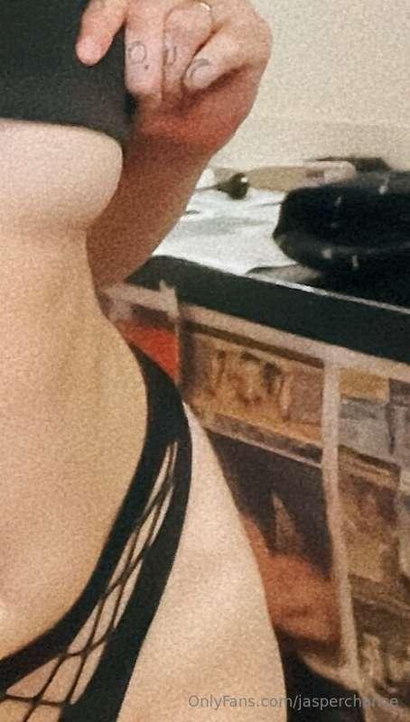 Unlock for saucy photos and a 1.30 min FULLY NUDE video reve..