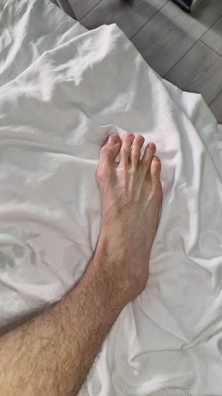Foot fetish
Just my foot with cum on it
I know some people like this type of things ;)