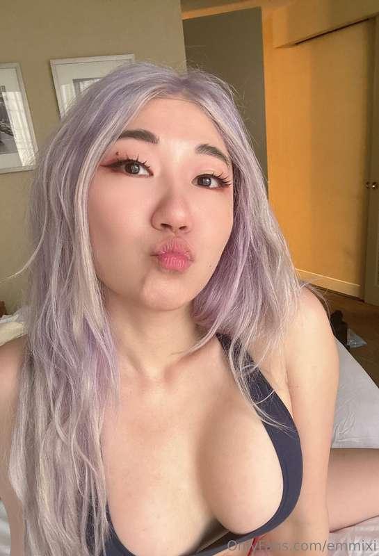 Here is a goodnight kiss so you could sleep well tonight 🥰