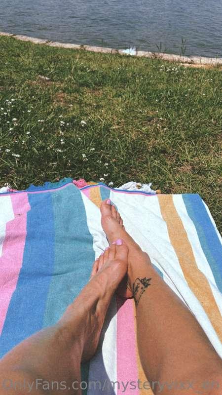 Any feet lovers on here 💜?