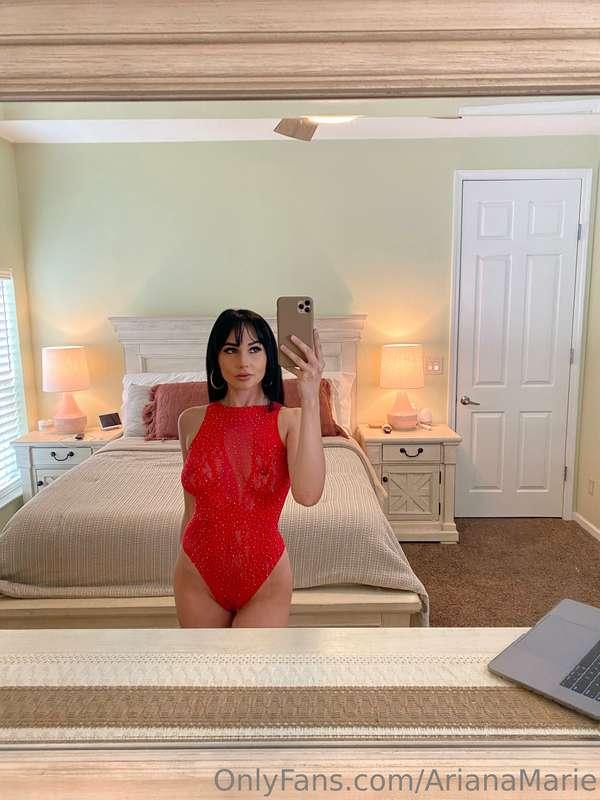 Don't scroll by without saying hi 💋