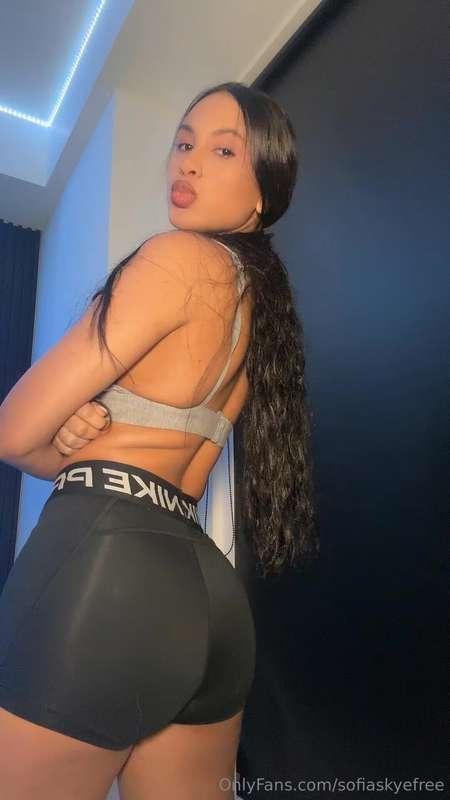Finished my gym routine, wanna be my cardio?🥵
