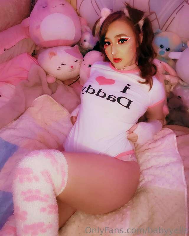 i bet u wanna see what’s under this onesie???