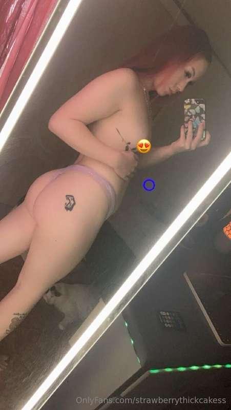 Something sweet for you 🍓😘 check your DMs daddy for deals on..