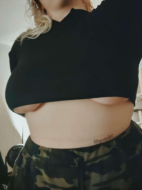 Some underboob appreciation for your Titty Tuesday.