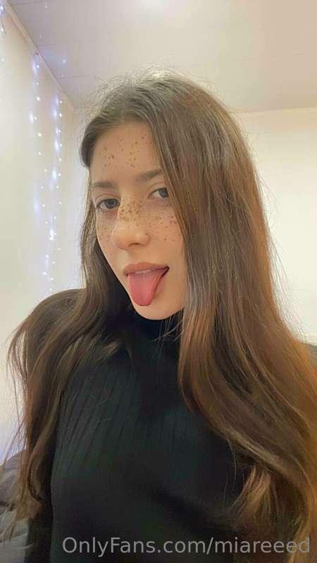 What do you think? Does black look good on me? 😈💖