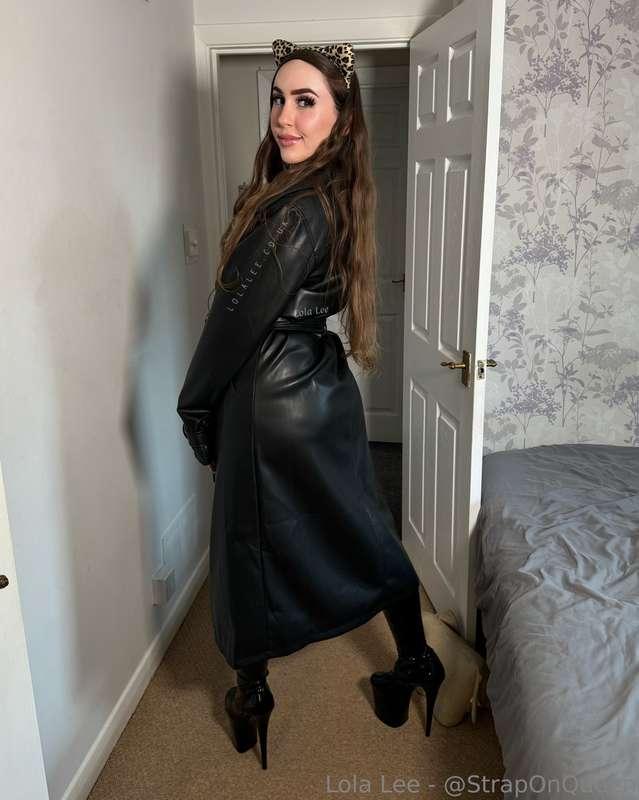 Do you like mommy’s big leather trench coat?😉 Imagine all th..