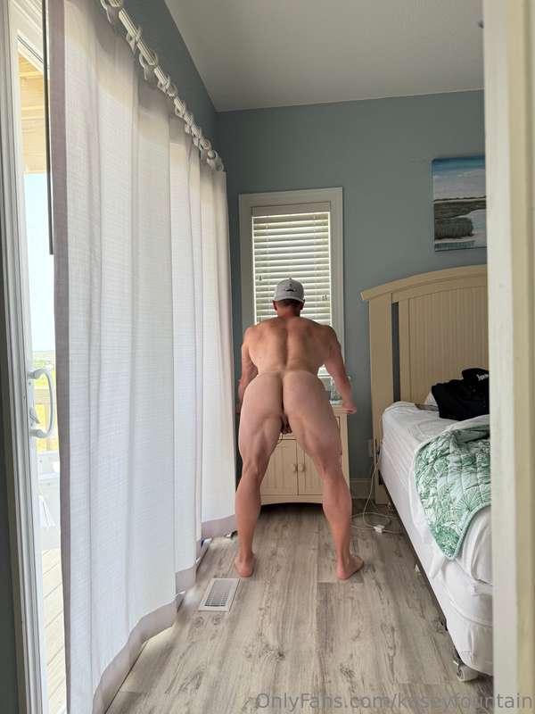 Gotta check on those thick hams 🍑