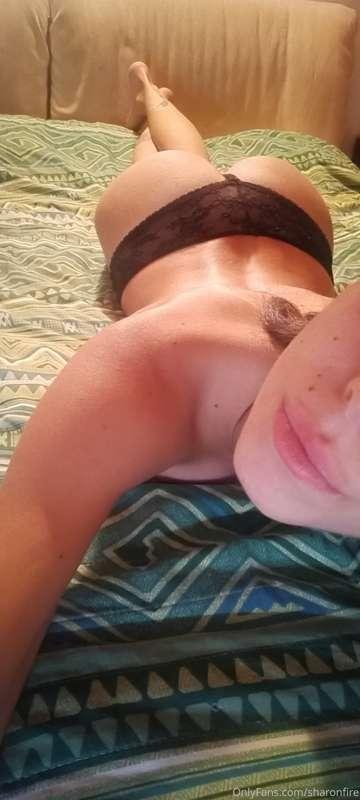 Post pranzo a casa da sola 
Chi mi viene a fare compagnia? 🥰
