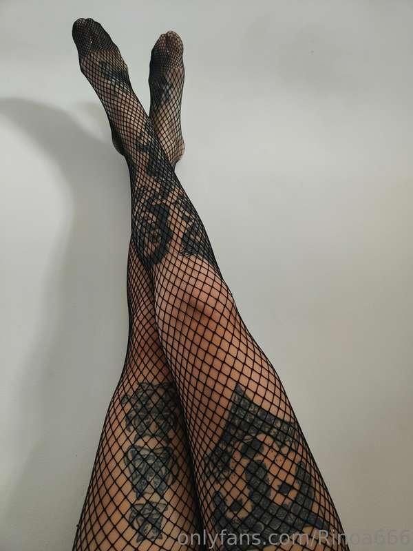 Want to see more of me in these fishnets? 

Link below 😇

ht..
