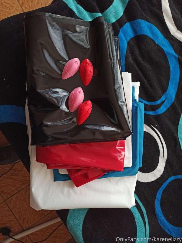 Buenas noticias!! Al fin llegaron las telas para los trajes ..