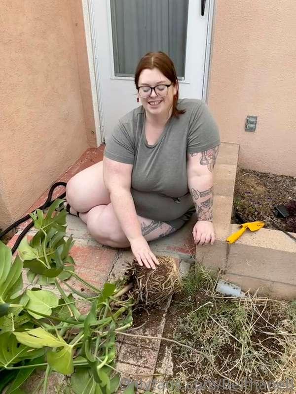 I could alway use an extra hand in the garden…..