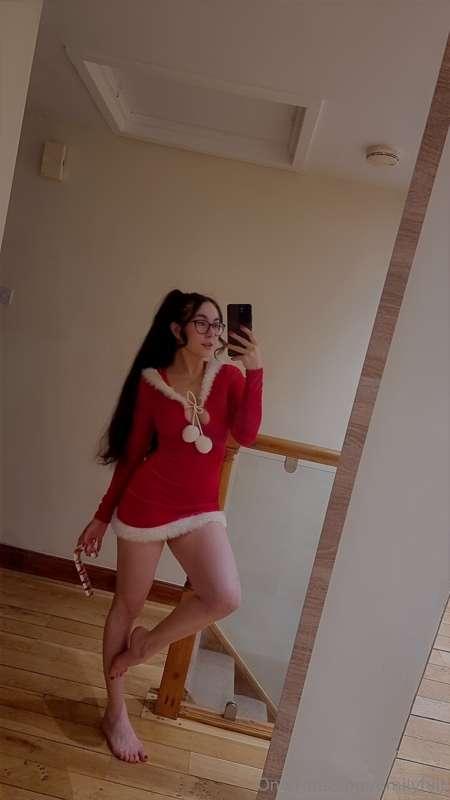 I'm live rn 🥰 https://allmylinks.com/emilyhill