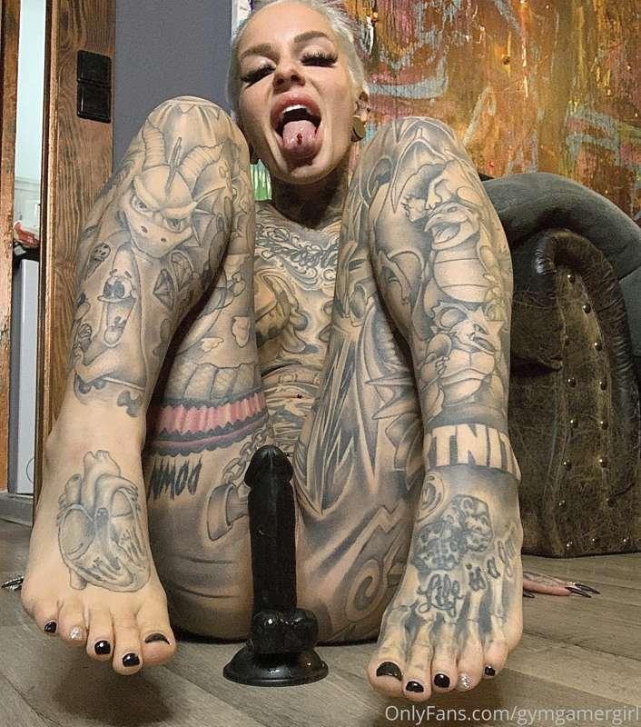 Check your inbox babe 💦💦 sent out a hot new dildo shower vid..