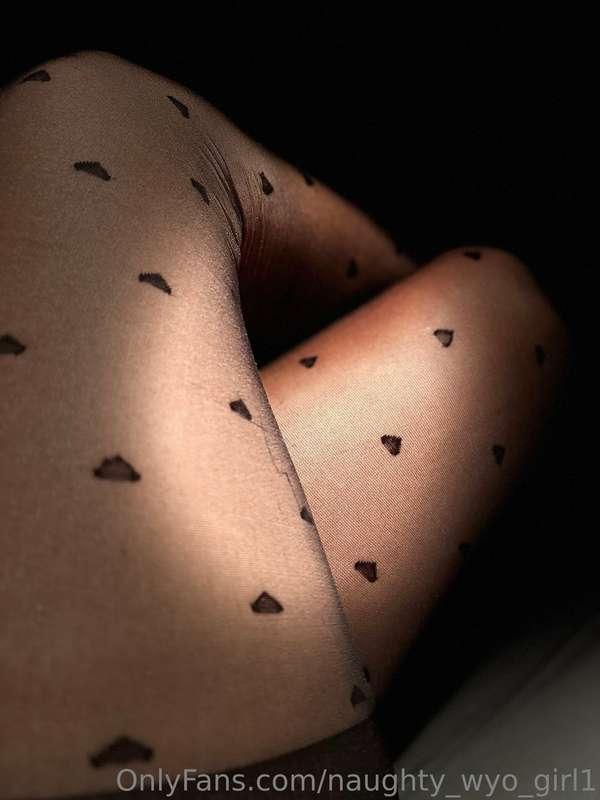 Who loves a sexy pair of legs wrapped around your shoulders ..