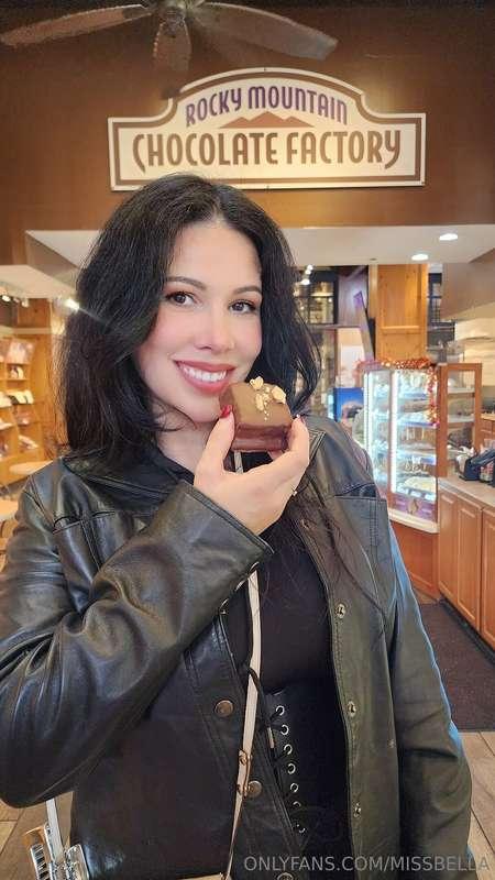 May you have a sweet Friday 🍬  After that second pic the smo..