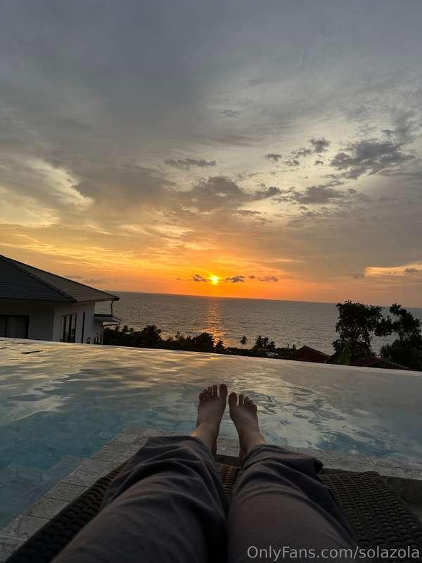 🌅  Honestly, every time I see such a sunset, my heart fills ..
