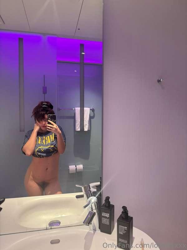 jk guys i’m not in the bath like i posted earlier. i had tha..