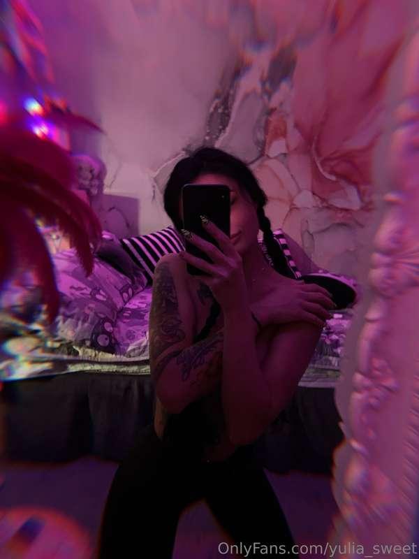 I love looking at myself in the mirror🌝