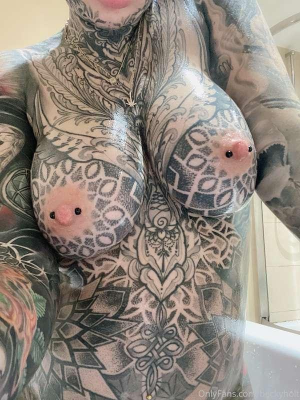Hugs tits