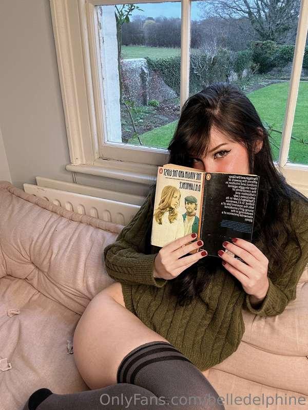 Rainy days 🌧️ reading 📖 and *sloppy head*? 💦 
I don’t wanna ..