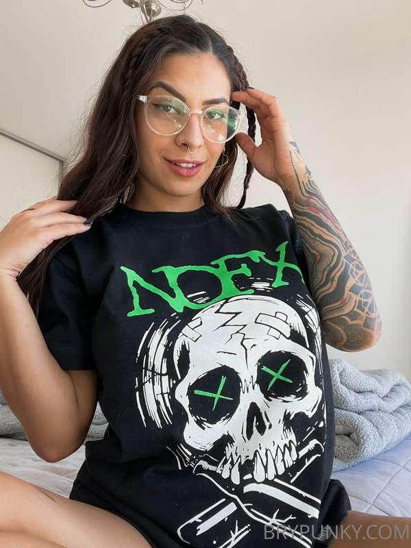 Teasing my double pierced nipples 💚 so glad to have them bac..