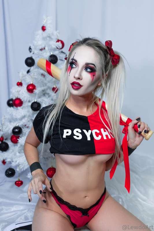 All I want for Christmas is more underboob! Mine are so litt..