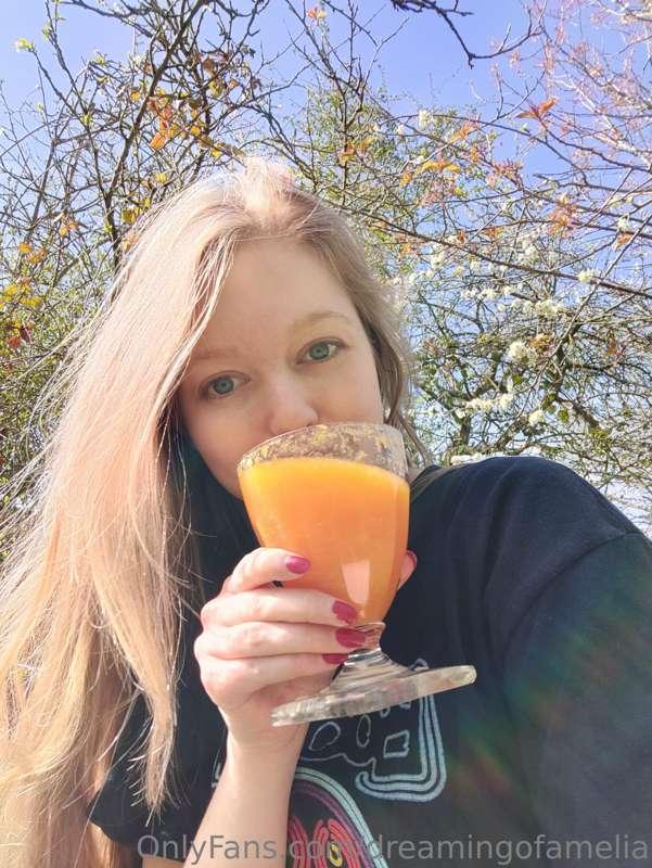 Bucks fizz, blue skies, and blossom (a few of my favourite B..