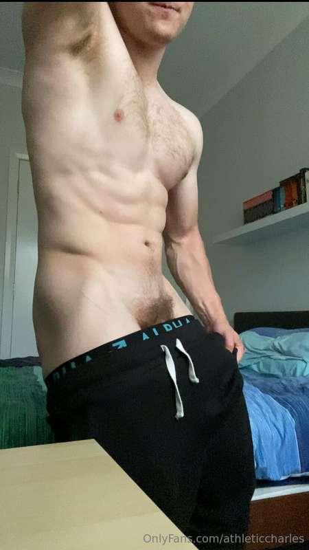 Pits, pubes, abs, veins. Is there anything better? 😏