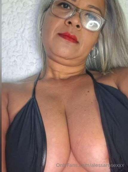 Do you want to enjoy the curves of this mature Latina?🍑🍒 Rea..