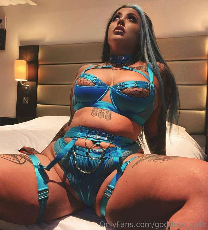 Do you want to cum over me? DM Me and let's have fun 😈