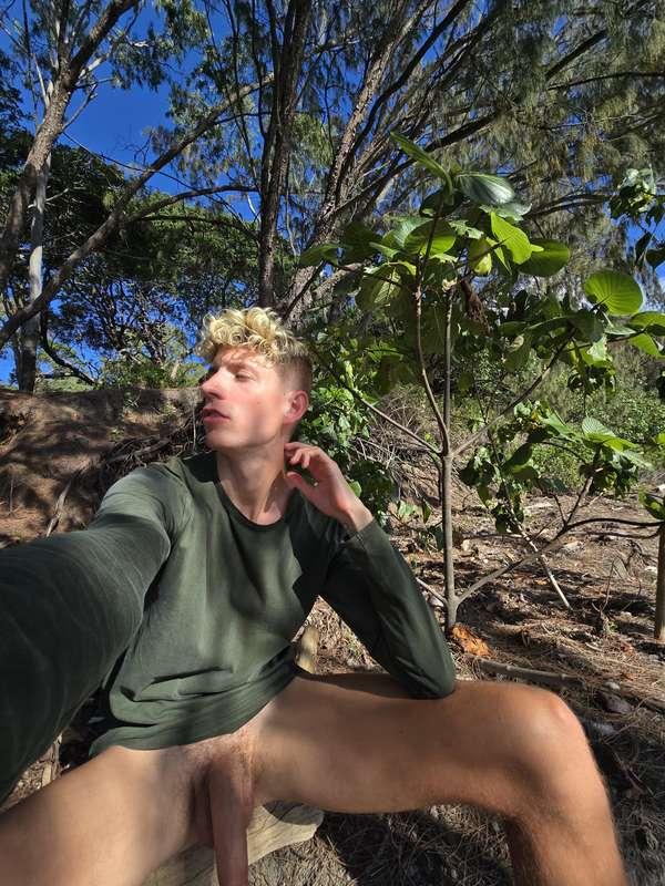 Can you find the tip🍆