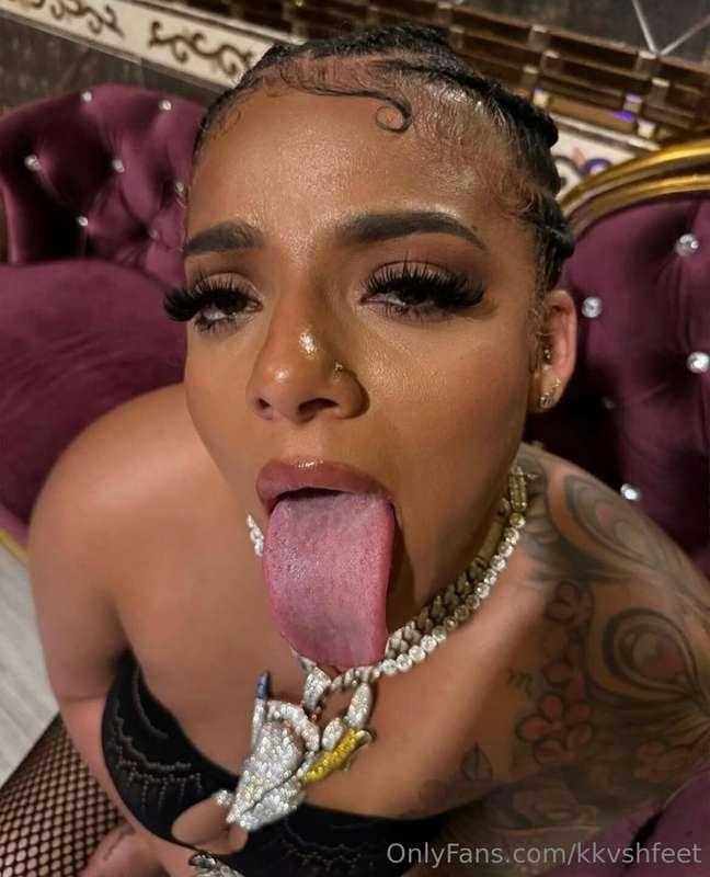 This tongue ain’t just for selfies DM me if you want it slop..
