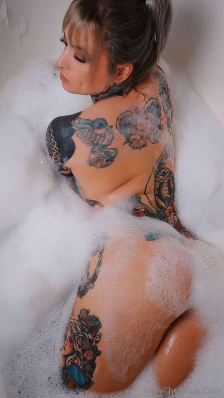 Bubble bath live this Friday 10pm ! 