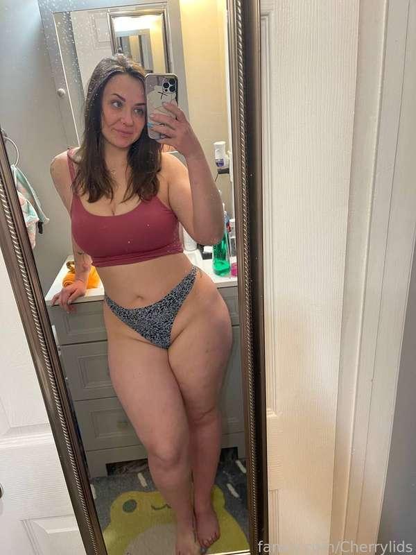 Getting ready to take a shower. Do you want to come with me? 😏


#milf  #pawg #tits #arse #boobs #panties #ass #bra #lingerie #cleavage #selfie