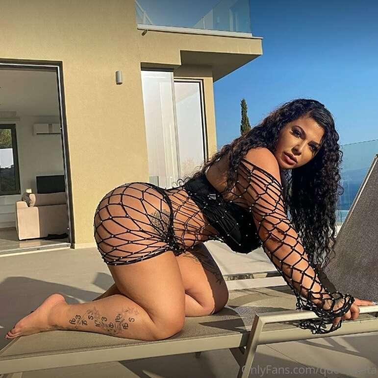 This ass deserves to be worshipped... 🍑