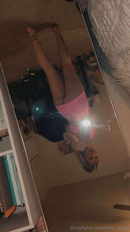Wow even looks hot from upside down….😻🍑
you could almost tas..