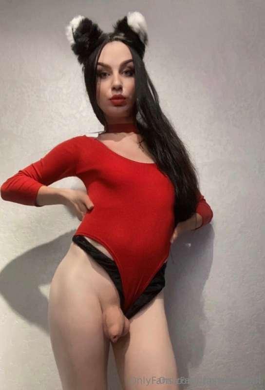 FOLLOW THIS GIRL WITH A HUGE DICK🍆 💦@irasweetygirll  for FRE..