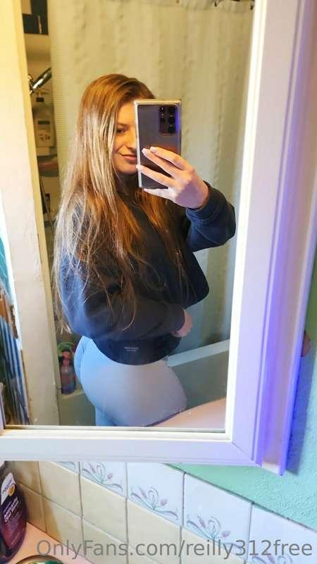 Tip $5 or $10 for a surprise in your dms! 😈🍑