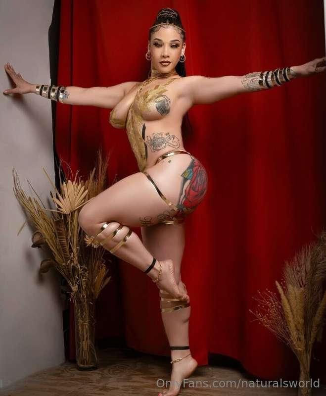Servin’ these mocha curves with all the sauce, join me!