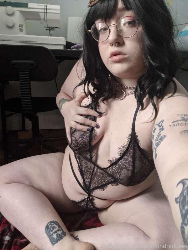 What do you think about the frizzy lace look? Or the straps?..