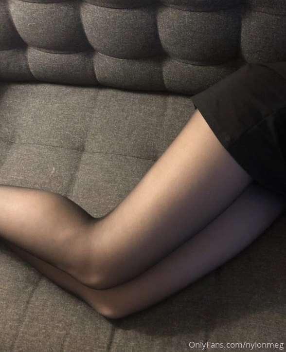 Summer is over, time for stockings again 🦵🏿