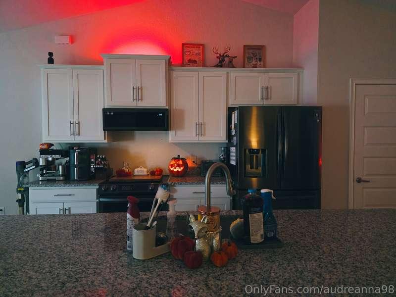 Guess where im filming next 🥵🎃