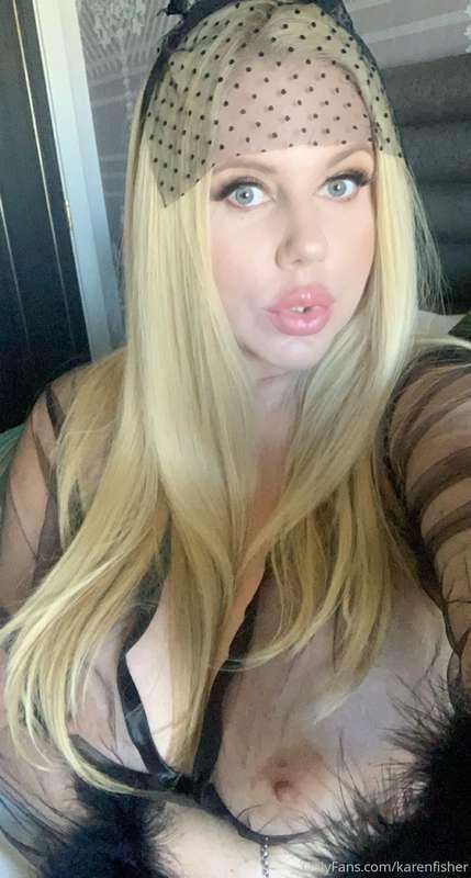 Here’s some pics to start your day with a stiffy 😈