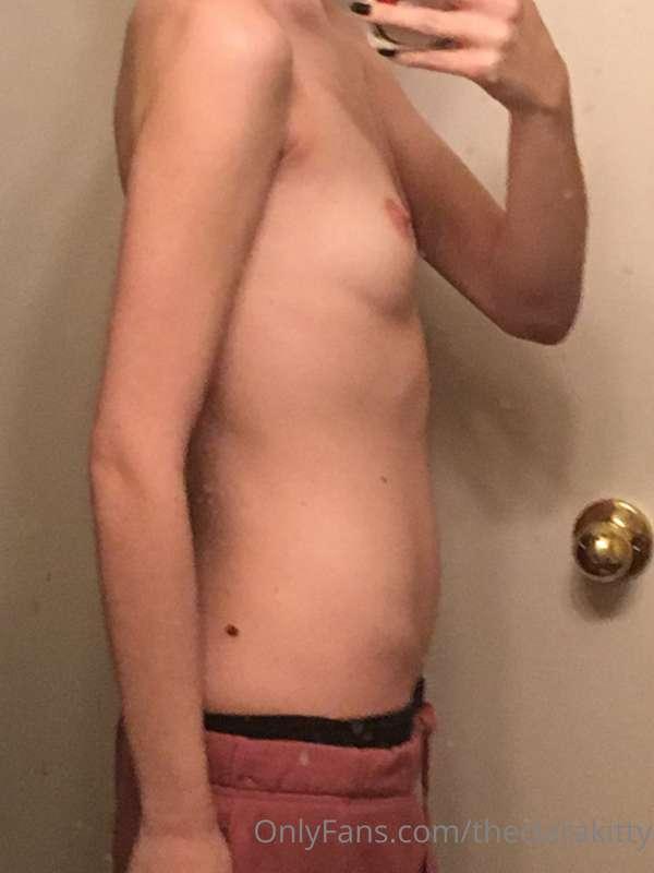 Super thin pre boobjob view 💖