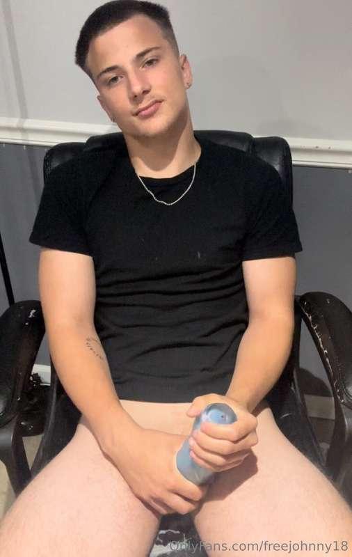 hey babes! i’m doing customs tonight! cum dm me!