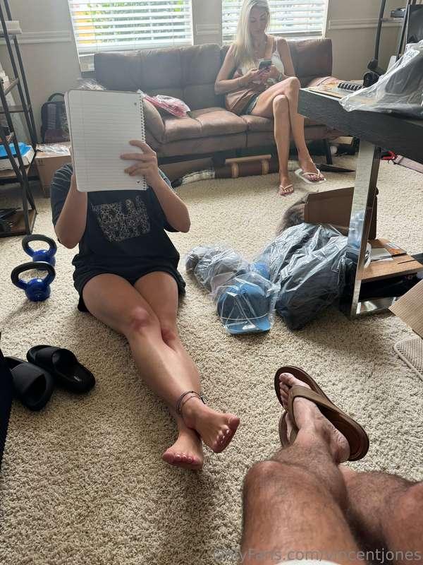Sitting with @charleeangel & @hollyhotwife going over some w..