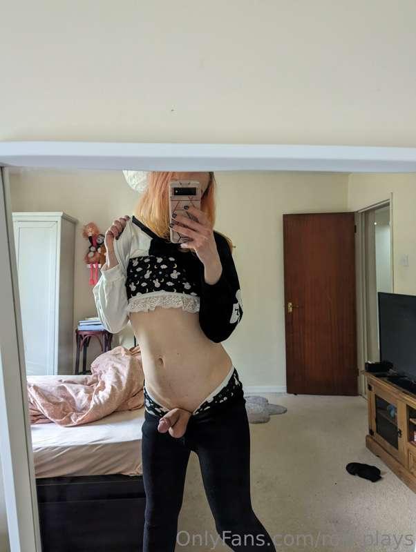 I can see you stating at me.. it's like you're not even tryi..