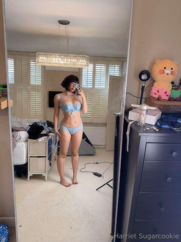If you like this lingerie set, like this post 😉