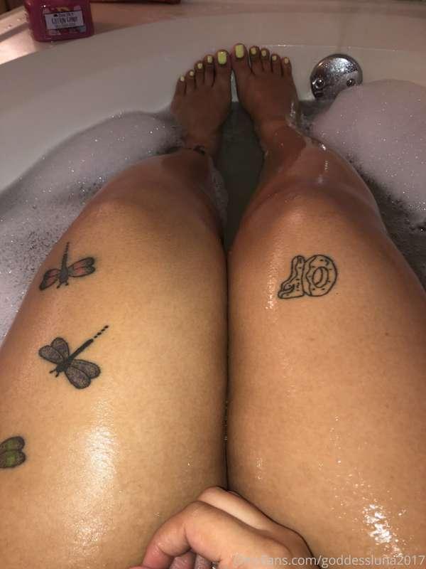 I stay in the bath to reduce tension & aches in my body 💆🏽‍♀..